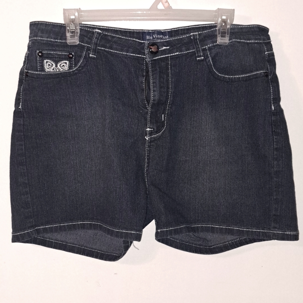 Cute Blu Vineyard Women's size 16w shorts